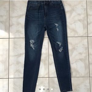 Women’s distressed skinny jeans